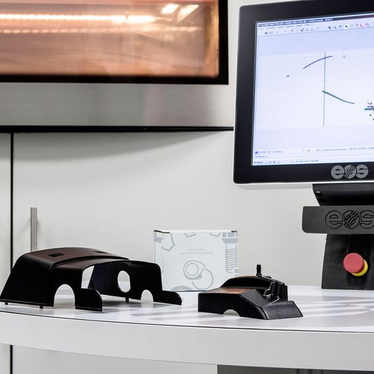 Mercedes-Benz verbessert die Versorgung mit Lkw-Ersatzteilen durch deren Fertigung per 3D-Drucker.