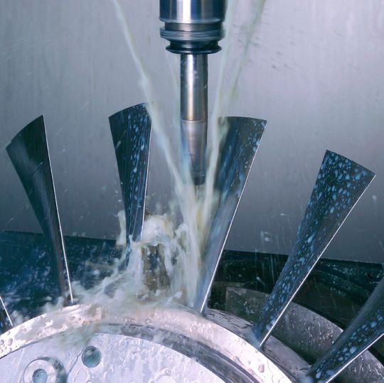 Bearbeitung dünnwandiger Integral-Bauteile mit einer NiTi-Spannhülse. Bearbeitung dünnwandiger Integral-Bauteile mit einer NiTi-Spannhülse.