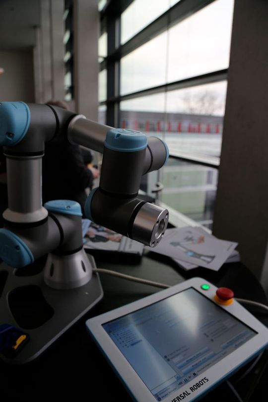 Hanovre, le salon annuel des superlatifs, avec les robots Universal robots. Hanovre, le salon annuel des superlatifs, avec les robots Universal robots.