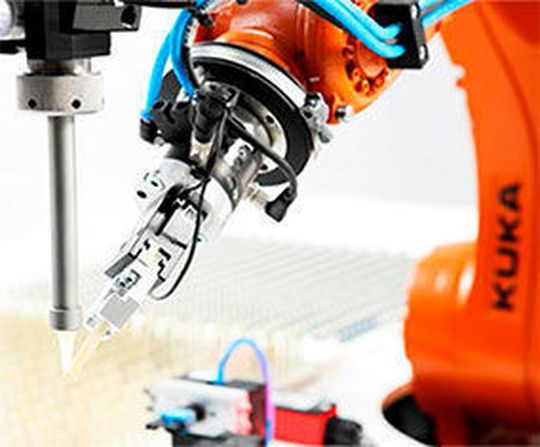 Le robot KR Agilus en action. Le robot KR Agilus en action.