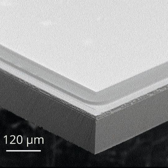 3D-Micromac’s patentierte TLS-Dicing Technologie ermöglicht am Siliziumkarbid (SiC) Wafer eine präzise und artefaktfreie Separation des Wafers und des Rückseitenmetalls. 3D-Micromac’s patentierte TLS-Dicing Technologie ermöglicht am Siliziumkarbid (SiC) Wafer eine präzise und artefaktfreie Separation des Wafers und des Rückseitenmetalls.