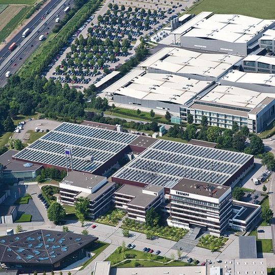 Die Trumpf-Gruppe hat vorläufige Zahlen für das Geschäftsjahr 2015/16 vorgelegt. Gegenüber dem Vorjahr stieg der Umsatz um rund drei Prozent. Die Trumpf-Gruppe hat vorläufige Zahlen für das Geschäftsjahr 2015/16 vorgelegt. Gegenüber dem Vorjahr stieg der Umsatz um rund drei Prozent.