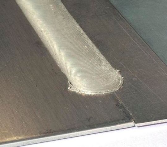 Stahl und Aluminiumbleche unterschiedlicher Dicke können mit dem von der Uni Stuttgart entwickelten und bei der TLB GmbH jetzt in der Umsetzungsphase befindlichen Rührreibschweißen sicher miteinander gefügt werden. Stahl und Aluminiumbleche unterschiedlicher Dicke können mit dem von der Uni Stuttgart entwickelten und bei der TLB GmbH jetzt in der Umsetzungsphase befindlichen Rührreibschweißen sicher miteinander gefügt werden.