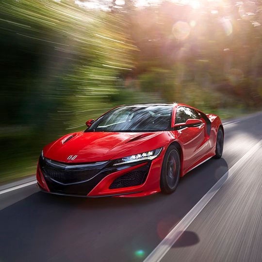 Über zehn Jahre lang ließ Honda die Mitgliedschaft im Klub der Super-Sportwagen ruhen. Jetzt kommt der Nachfolger des legendären NSX. Über zehn Jahre lang ließ Honda die Mitgliedschaft im Klub der Super-Sportwagen ruhen. Jetzt kommt der Nachfolger des legendären NSX.