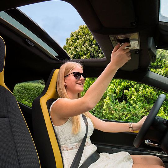 Künftig sollen die Sensoren auch die Bewegungen im Innenraum analysieren. Diese Daten sind für das teilautomatisierte Fahren relevant. Künftig sollen die Sensoren auch die Bewegungen im Innenraum analysieren. Diese Daten sind für das teilautomatisierte Fahren relevant.