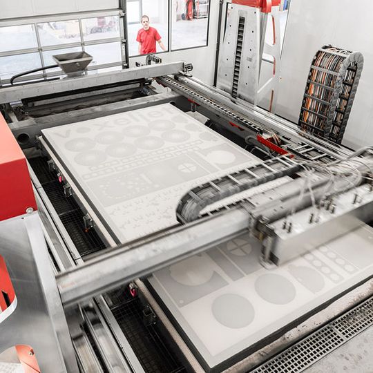 Das 3D-Druck-Unternehmen Voxeljet geht eine Kooperation mit dem Automatisierungs-Spezailisten ART in Mexiko ein. Das 3D-Druck-Unternehmen Voxeljet geht eine Kooperation mit dem Automatisierungs-Spezailisten ART in Mexiko ein.