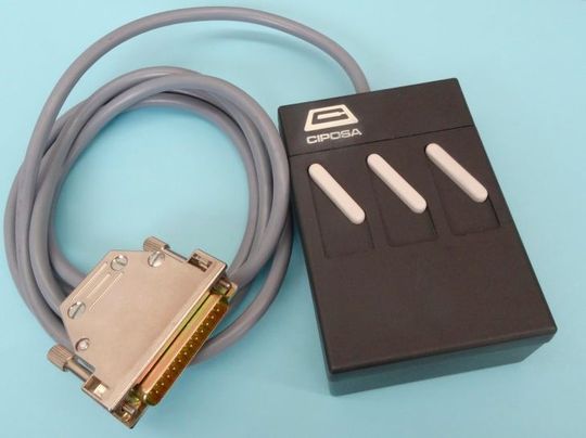 Ciposa dispose encore de quelques exemplaires de la première souris à avoir été industrialisée. Les années ont passé, mais la volonté de trouver des solutions originales et rationnelles pour ses clients reste un des points forts de l’entreprise. Ciposa dispose encore de quelques exemplaires de la première souris à avoir été industrialisée. Les années ont passé, mais la volonté de trouver des solutions originales et rationnelles pour ses clients reste un des points forts de l’entreprise.