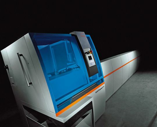 La scie circulaire automatique haute performance KASTOspeed est conçue spécialement pour une mise en œuvre rentable en grande série. La scie circulaire automatique haute performance KASTOspeed est conçue spécialement pour une mise en œuvre rentable en grande série.