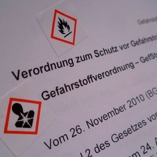 Die neue Richtlinie VDI 3975 Blatt 3 beschreibt neben dem Betrieb eines Gefahrstofflagers auch die Errichtung, Erweiterungen und Stilllegung. Die neue Richtlinie VDI 3975 Blatt 3 beschreibt neben dem Betrieb eines Gefahrstofflagers auch die Errichtung, Erweiterungen und Stilllegung.