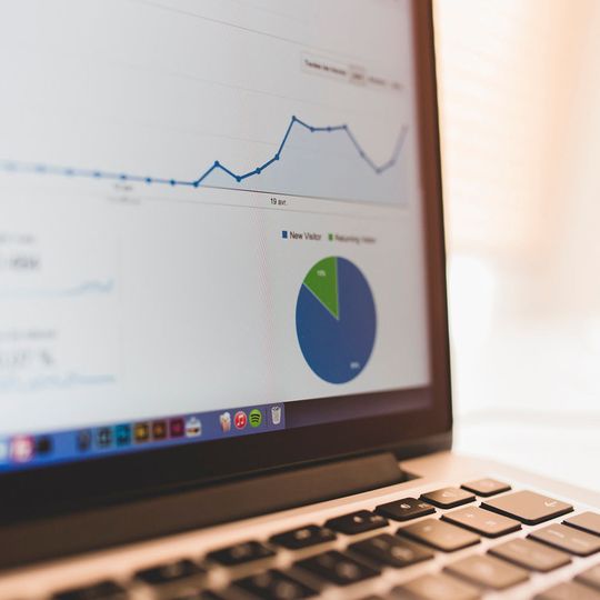 Datenbanken und ERP-Systeme sind ein attraktives Ziel für Hacker, die deshalb ständig auf der Suche nach neuen Lücken sind. Datenbanken und ERP-Systeme sind ein attraktives Ziel für Hacker, die deshalb ständig auf der Suche nach neuen Lücken sind.
