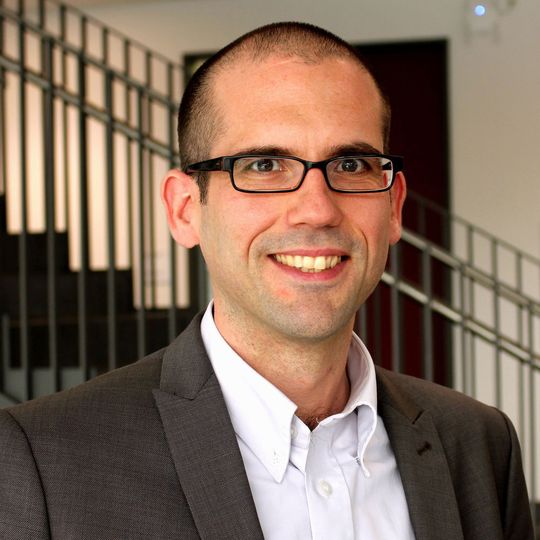 „Es ist äußert schwierig, eine Reaktion von etwas zu messen, was eigentlich gar nicht miteinander reagiert“ - Prof. Dr. Jan Paradies, Universität Paderborn „Es ist äußert schwierig, eine Reaktion von etwas zu messen, was eigentlich gar nicht miteinander reagiert“ - Prof. Dr. Jan Paradies, Universität Paderborn