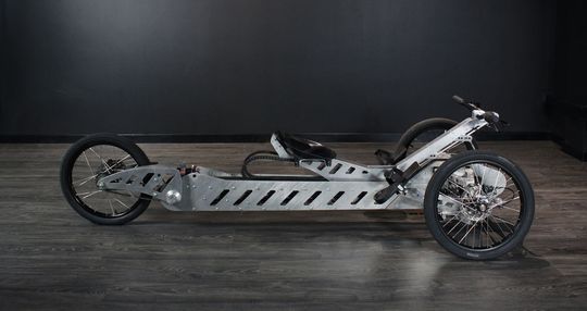 Das RowTrike bietet auf Stadtstraßen wie auch Naturwegen Fahrspaß. Energieketten von Igus führen Leitungen und Seile sicher. Das RowTrike bietet auf Stadtstraßen wie auch Naturwegen Fahrspaß. Energieketten von Igus führen Leitungen und Seile sicher.
