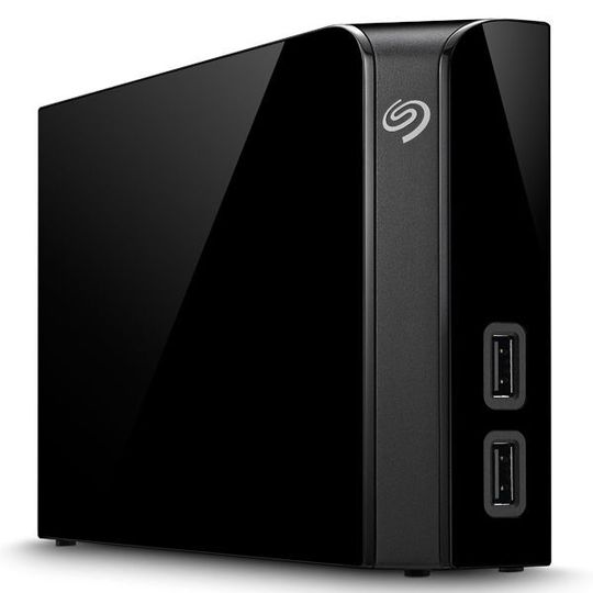 Die schicke Backup Plus Hub von Seagate besitzt zwei USB-3.0-Ports und wird mit Kapazitäten bis zu 8 TByte geliefert. Die schicke Backup Plus Hub von Seagate besitzt zwei USB-3.0-Ports und wird mit Kapazitäten bis zu 8 TByte geliefert.