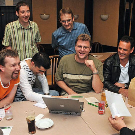 1999 startete der FED die berufliche Qualifizierung zum Leiterplatten- und Baugruppendesigner heute Zertifizierter Elektronik Designer (ZED). 1999 startete der FED die berufliche Qualifizierung zum Leiterplatten- und Baugruppendesigner heute Zertifizierter Elektronik Designer (ZED).