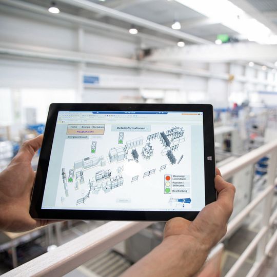 Digitales Wertstromabbild der Prozesslernfabrik CiP: Mitarbeiter und Studenten werden praxisorientiert in den Methoden und Denkweisen der schlanken Produktion geschult. Digitales Wertstromabbild der Prozesslernfabrik CiP: Mitarbeiter und Studenten werden praxisorientiert in den Methoden und Denkweisen der schlanken Produktion geschult.