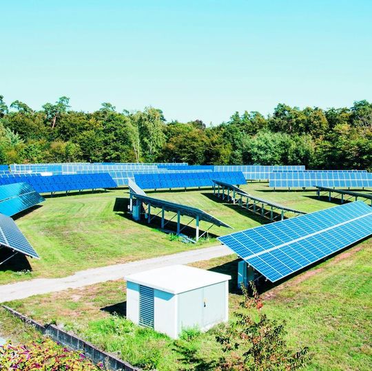 Messungen am KIT sollen bestimmen, wie sich die Verschmutzung der Solarpanele durch abgelagerten Mineralstaub auf die Photovoltaikleistung auswirkt. Messungen am KIT sollen bestimmen, wie sich die Verschmutzung der Solarpanele durch abgelagerten Mineralstaub auf die Photovoltaikleistung auswirkt.