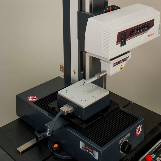 Unter dem Namen Surftest SV-3200 bringt Mitutoyo einen Nachfolger des Oberflächenrauheitsmessgerät SV-3100 auf die europäischen Märkte. Unter dem Namen Surftest SV-3200 bringt Mitutoyo einen Nachfolger des Oberflächenrauheitsmessgerät SV-3100 auf die europäischen Märkte.