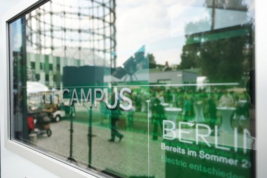 Das Unternehmen entschied sich für den EUREF-Campus als Standort, ein Vorteil ist die Nähe zur TU Campus EUREF. Das Unternehmen entschied sich für den EUREF-Campus als Standort, ein Vorteil ist die Nähe zur TU Campus EUREF.