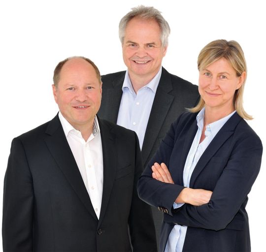 Bert, Georg und Edith Schukat: „Wir Kinder wuchsen inmitten von Paketen auf. Die Kartons waren omnipräsent und überall im Haus verteilt.“ Bert, Georg und Edith Schukat: „Wir Kinder wuchsen inmitten von Paketen auf. Die Kartons waren omnipräsent und überall im Haus verteilt.“