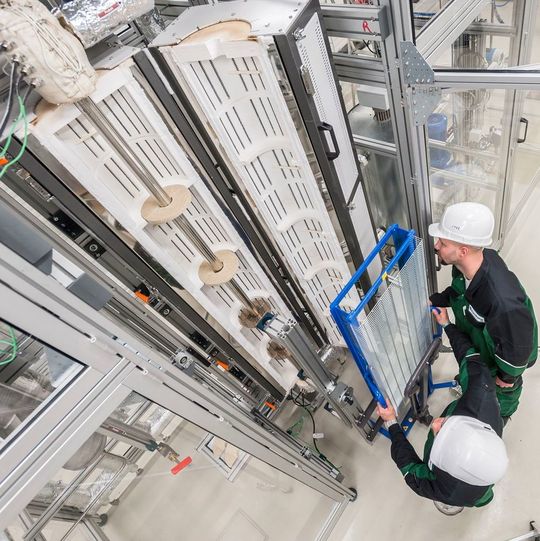 Pilotanlagen zur chemischen Konversion und Aufarbeitung von Kraftstoffen und Kraftstoffadditiven am Fraunhofer CBP in Leuna: Hochdruck-Strömungsrohrreaktor. Pilotanlagen zur chemischen Konversion und Aufarbeitung von Kraftstoffen und Kraftstoffadditiven am Fraunhofer CBP in Leuna: Hochdruck-Strömungsrohrreaktor.