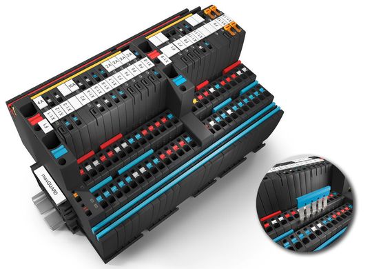 Innovative Steuerstromverteilung MaxGuard: Lastüberwachung und Potenzialverteilung in einer Gesamtlösung. In Detail die Querverbinder, sie verringern den Verdrahtungsaufwand zwischen Lastüberwachung und Potenzialverteilerklemmen. Innovative Steuerstromverteilung MaxGuard: Lastüberwachung und Potenzialverteilung in einer Gesamtlösung. In Detail die Querverbinder, sie verringern den Verdrahtungsaufwand zwischen Lastüberwachung und Potenzialverteilerklemmen.