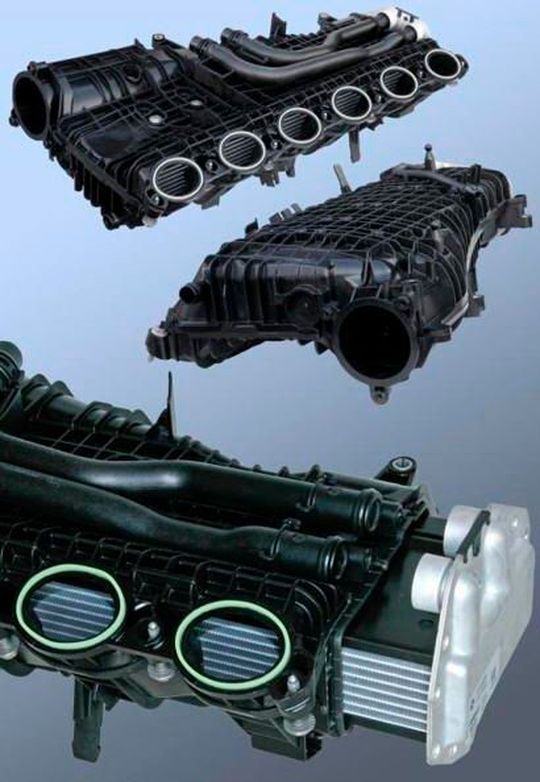Eine Sauganlage aus dem hoch alterungs- und temperaturbeständigen Polyamid Zytel PLUS von DuPont mit integriertem indirektem Ladeluftkühler von Mahle trägt zu einer optimalen Versorgung der neuen BMW 6-Zylinder-Benzinmotoren bei. Eine Sauganlage aus dem hoch alterungs- und temperaturbeständigen Polyamid Zytel PLUS von DuPont mit integriertem indirektem Ladeluftkühler von Mahle trägt zu einer optimalen Versorgung der neuen BMW 6-Zylinder-Benzinmotoren bei.