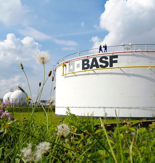 BASF und Toda Kogyo wollen in Nordamerika im Bereich Kathodenmaterialien und den entsprechenden Vorprodukten, die in Lithium-Ionen-Batterien für den Automobilmarkt eingesetzt werden, zusammenarbeiten. BASF und Toda Kogyo wollen in Nordamerika im Bereich Kathodenmaterialien und den entsprechenden Vorprodukten, die in Lithium-Ionen-Batterien für den Automobilmarkt eingesetzt werden, zusammenarbeiten.