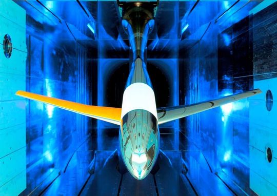 Ein Flugzeugmodell im European Transonic Windtunnel. Ein Flugzeugmodell im European Transonic Windtunnel.