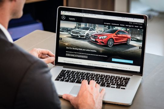 Mercedes-Benz-Kunden können zukünftig vorkonfigurierte Modelle deutschlandweit online bestellen. Mercedes-Benz-Kunden können zukünftig vorkonfigurierte Modelle deutschlandweit online bestellen.
