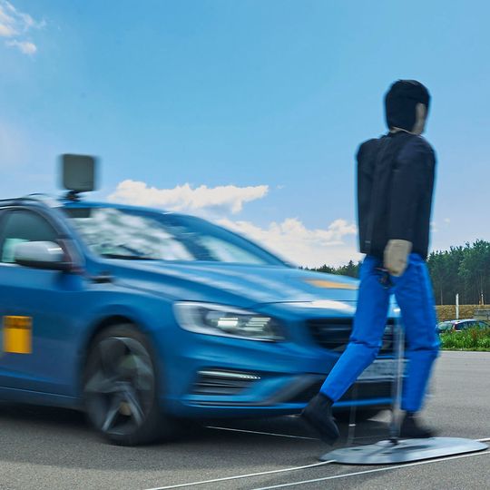ADAC-Test: Erkennt das System den Fußgänger?