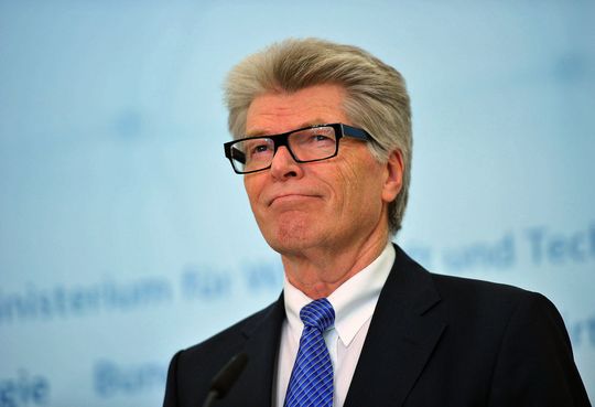 „Stillstand ist Rückschritt“, sagt der Unternehmer Friedhelm Loh, der seine unternehmerische Verantwortung immer ernst nimmt. „Stillstand ist Rückschritt“, sagt der Unternehmer Friedhelm Loh, der seine unternehmerische Verantwortung immer ernst nimmt.