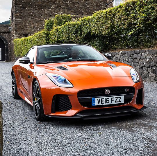 Jaguar hat den F-Type zum „SVR“ verschärft.