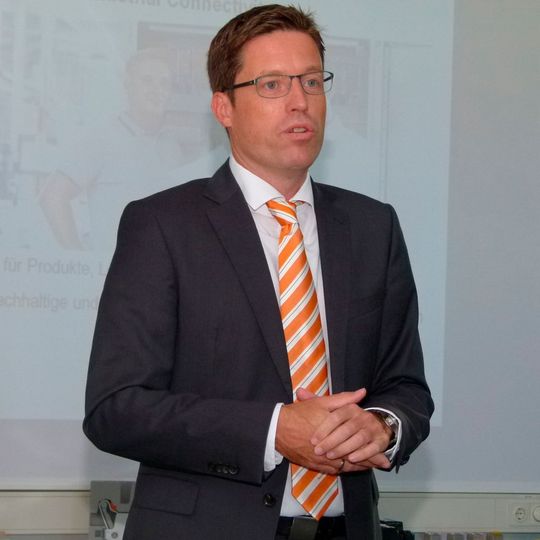 „Die Zeit für etwas Neues im Bereich Reihenklemmen ist für Weidmüller gekommen“, sagt Dr. Timo Berger, Leiter der Division elektronische Interfacetechnik bei Weidmüller. „Die Zeit für etwas Neues im Bereich Reihenklemmen ist für Weidmüller gekommen“, sagt Dr. Timo Berger, Leiter der Division elektronische Interfacetechnik bei Weidmüller.