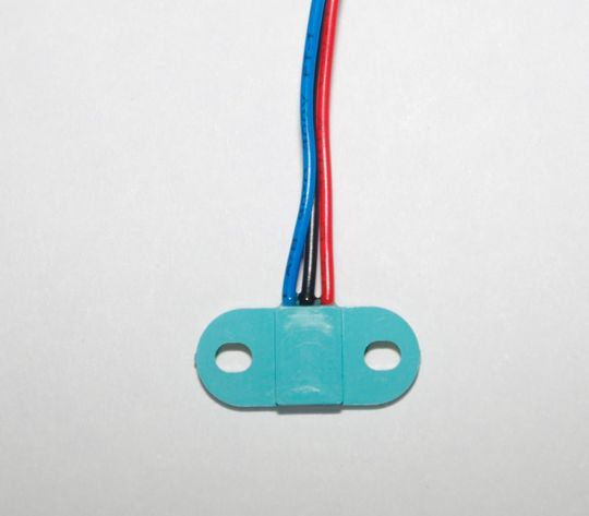 Ce capteur peut, selon sa version, mesurer des angles (360°, résolution de 0,1%), des distances (jusqu'à 30 mm, 0,1% de résolution) ou être utilisé en commutateur (on/off ou bistable). Ce capteur peut, selon sa version, mesurer des angles (360°, résolution de 0,1%), des distances (jusqu'à 30 mm, 0,1% de résolution) ou être utilisé en commutateur (on/off ou bistable).