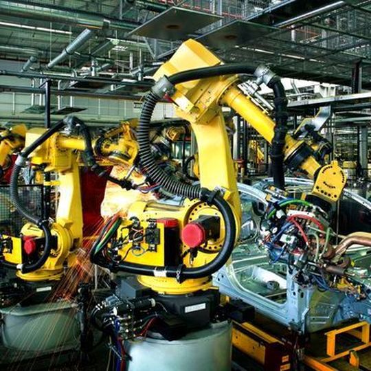 Beide Modelle – sowohl RAMI 4.0 der Plattform Industrie 4.0 als auch IIRA des Industrial Internet Consortiums – stehen für eine höhere Effizienz in der Industrie. Beide Modelle – sowohl RAMI 4.0 der Plattform Industrie 4.0 als auch IIRA des Industrial Internet Consortiums – stehen für eine höhere Effizienz in der Industrie.