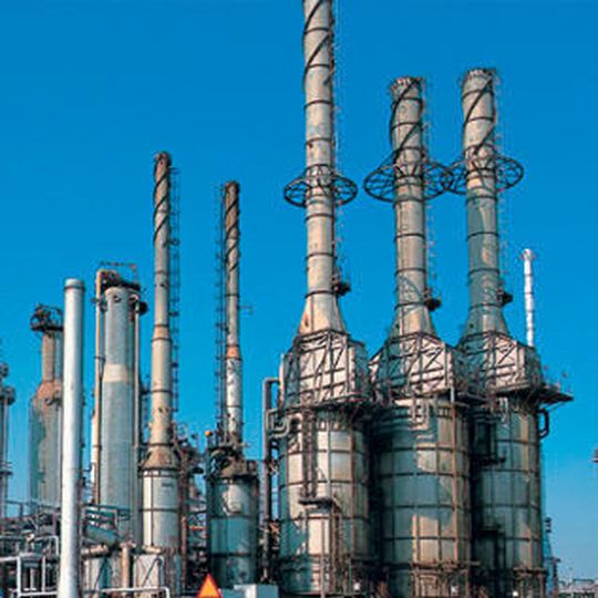 Kuwait National Petroleum Company awards Sinopec Engineering Group the largest refinery project in the Middle East. Kuwait National Petroleum Company awards Sinopec Engineering Group the largest refinery project in the Middle East.