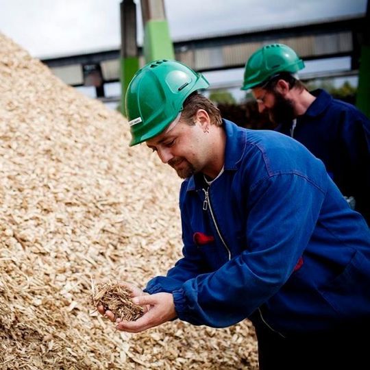 In Pécs, Veolia operates the largest 100% biomass cogeneration heating network in Europe, which is supplied by straw and wood. In Pécs, Veolia operates the largest 100% biomass cogeneration heating network in Europe, which is supplied by straw and wood.