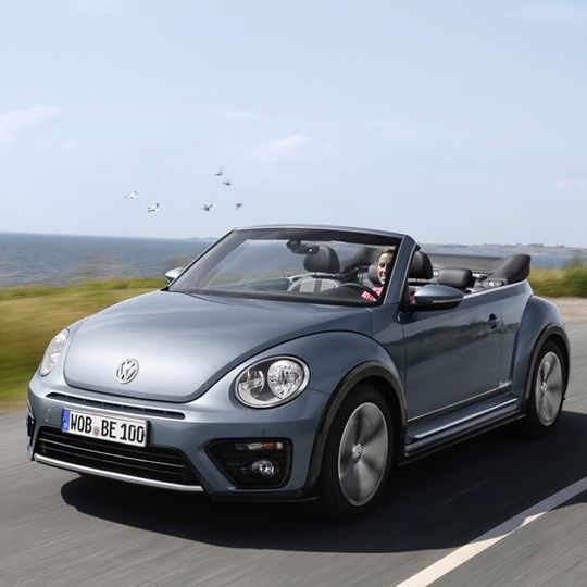 Der Einstiegspreis für das überarbeitete Beetle-Cabrio liegt bei 22.800 Euro. Der Einstiegspreis für das überarbeitete Beetle-Cabrio liegt bei 22.800 Euro.