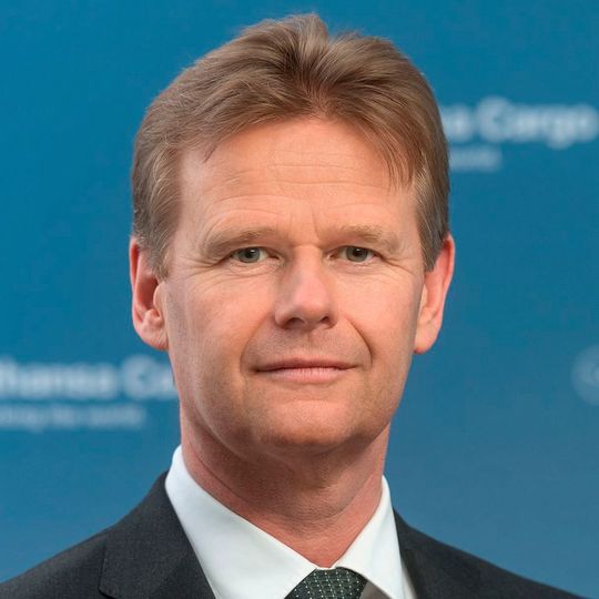 Bleibt für weitere fünf Jahre Chef von rund 4600 Mitarbeitern bei Lufthansa Cargo: Vorstandsvorsitzender Peter Gerber. Bleibt für weitere fünf Jahre Chef von rund 4600 Mitarbeitern bei Lufthansa Cargo: Vorstandsvorsitzender Peter Gerber.