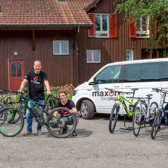 Das Bikedrive Rental Team in Giswil hilft, ein geeignetes E-Bike zu finden. Das Bikedrive Rental Team in Giswil hilft, ein geeignetes E-Bike zu finden.