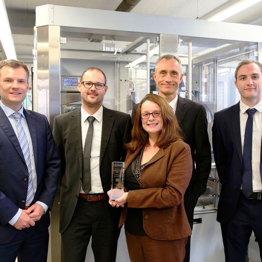 Das Bild zeigt (v.l.n.r.): Andreas Ziegler, Mathias Lischer, Joanne Bradbury, Martin Zarges, Michael McIntyre. Das Bild zeigt (v.l.n.r.): Andreas Ziegler, Mathias Lischer, Joanne Bradbury, Martin Zarges, Michael McIntyre.