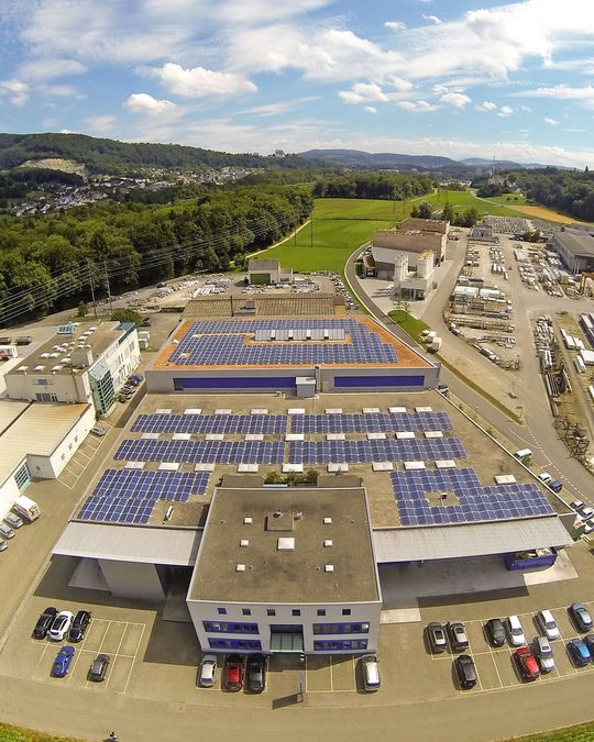 Optimale Nutzung der Dachfläche des Erweiterungsbaus der Samuel Werder AG in Veltheim. Optimale Nutzung der Dachfläche des Erweiterungsbaus der Samuel Werder AG in Veltheim.