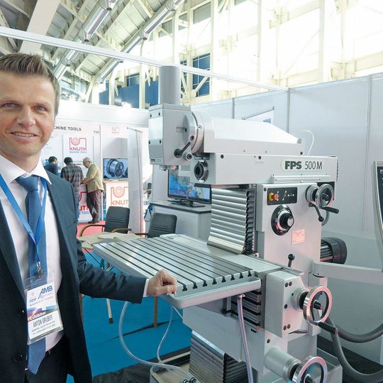Anton Gruber is not afraid of the Chinese key players. On the contrary: the Sales Manager of FPS Werkzeugmaschinen takes the offensive course. He had brought along a machine to demonstrate performance gap to the Chinese suppliers. Anton Gruber is not afraid of the Chinese key players. On the contrary: the Sales Manager of FPS Werkzeugmaschinen takes the offensive course. He had brought along a machine to demonstrate performance gap to the Chinese suppliers.