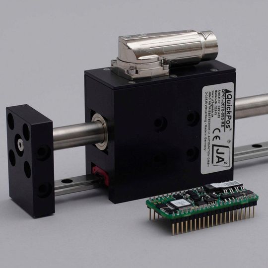 Der nur 35 mm breite Miniatur-Aktuator Quickpos: eine lineartechnische Komplettlösung für hochdynamische Kurzhub-Anwendungen mit kleinen Nutzlasten. Der nur 35 mm breite Miniatur-Aktuator Quickpos: eine lineartechnische Komplettlösung für hochdynamische Kurzhub-Anwendungen mit kleinen Nutzlasten.