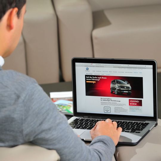 Kunden können ab sofort Gebrauchtwagen von VW Nutzfahrzeuge online leasen.