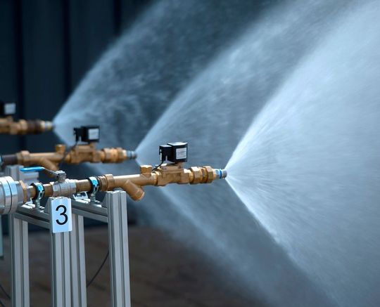 Mit dem neuen Löschdüsenkonzept von Grecon lässt sich die Wassermenge drastisch reduzieren.