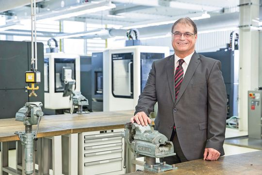 Rechnet mit einem Produktionsplus von jeweils 2 % für Zerspanungswerkzeuge und Spannzeuge im AMB-Jahr: Lothar Horn, Vorsitzender des Fachverbands Präzisionswerkzeuge im VDMA. Rechnet mit einem Produktionsplus von jeweils 2 % für Zerspanungswerkzeuge und Spannzeuge im AMB-Jahr: Lothar Horn, Vorsitzender des Fachverbands Präzisionswerkzeuge im VDMA.