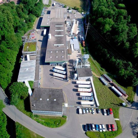 Die Messer Schweiz AG liefert seit über 100 Jahren Industrie-, Medizinal-, Pharma- und Lebensmittelgase an Firmen in der Schweiz, Spitäler und Forschungsinstitute. Die Messer Schweiz AG liefert seit über 100 Jahren Industrie-, Medizinal-, Pharma- und Lebensmittelgase an Firmen in der Schweiz, Spitäler und Forschungsinstitute.