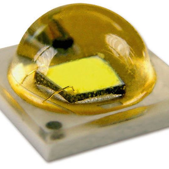 Leuchtwunder: Die Leuchtdioden der Z5-Reihe sind trotz kleinem SMD-Gehäuse extrem lichtstark und verfügen über eine hohe Farbqualität. Leuchtwunder: Die Leuchtdioden der Z5-Reihe sind trotz kleinem SMD-Gehäuse extrem lichtstark und verfügen über eine hohe Farbqualität.
