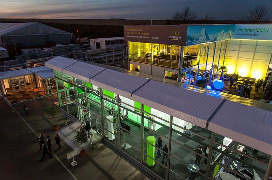 Losberger bietet Event- und Industriezelte sowie Hallen und Container zum Kauf oder zur Miete an (Momentaufnahme von der Fachmesse Intertent 2015). Losberger bietet Event- und Industriezelte sowie Hallen und Container zum Kauf oder zur Miete an (Momentaufnahme von der Fachmesse Intertent 2015).